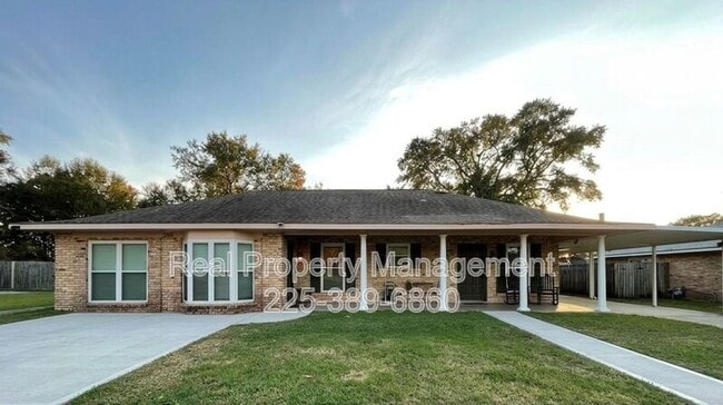 Building Photo - 9536 Bermuda Ave
