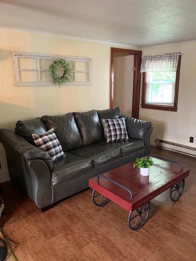 Building Photo - 24 Standish St Unit 25-26 College Housing Rental