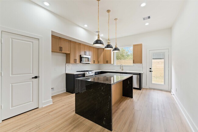 Photo - 8044 Sunbury St