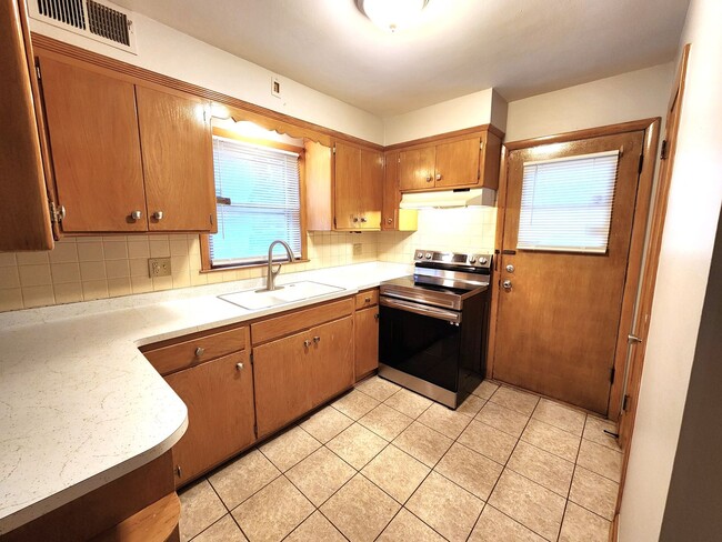 Building Photo - DG - 4520-4522 N 84th Street Unit 4522 N 84th Street Lower