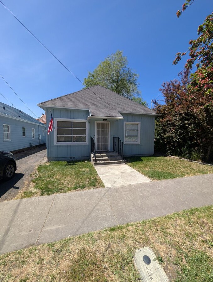 2 Bedroom 1.5 Bathroom House - 2 Bedroom 1.5 Bathroom House