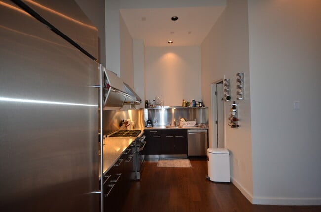 Building Photo - 88 Kingston St Unit 1B Rental