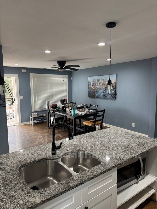 Photo - 656 Cedar Ave NW