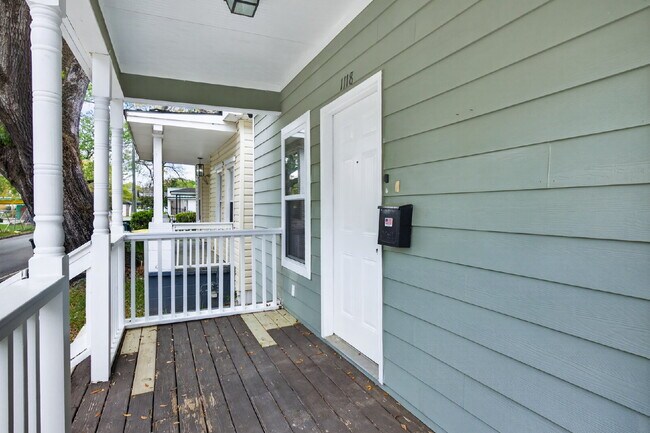 Photo - Cozy bungalow close to everything