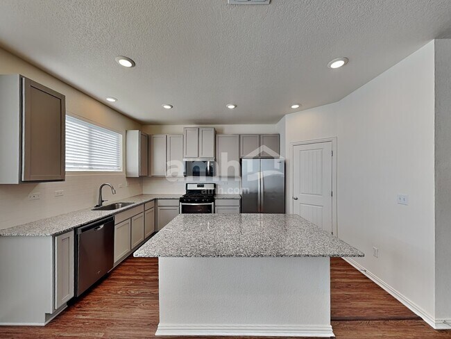 Photo - 2726 Wolfcreek