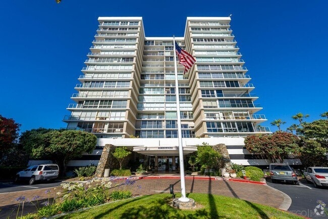 Building Photo - 1820 Avenida Del Mundo Unit 209 Rental