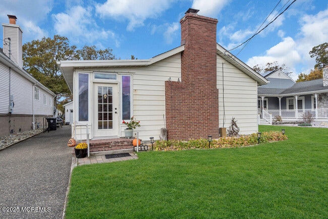 Building Photo - 228 Fischer Blvd