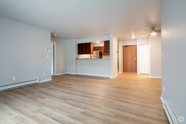 2BR, 2BA - 1092SF
