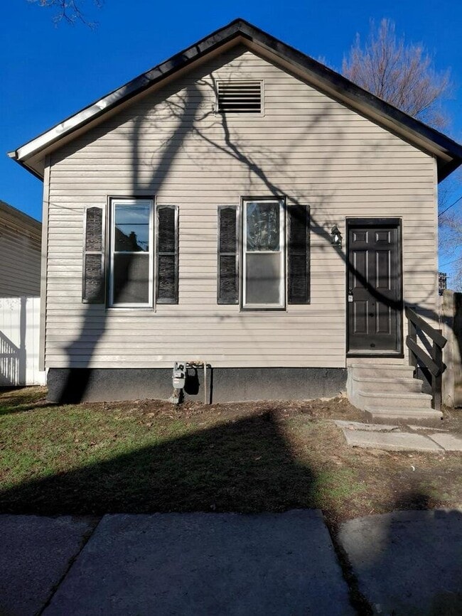 Photo - 220 Wasaon St