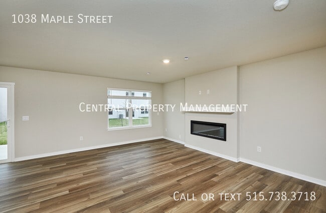 Photo - 1038 Maple St