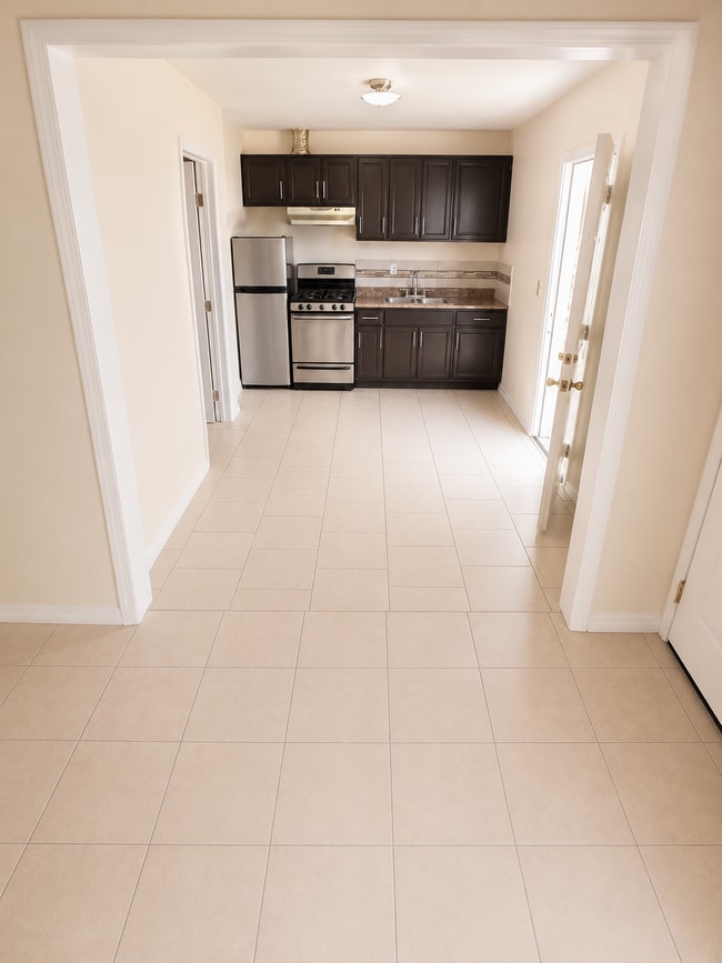 9622 Evers Ave Unidad Back House