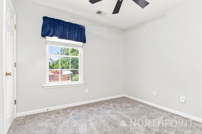 Photo - 105 Riglaw Cir