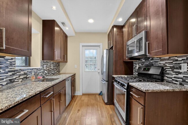 Photo - 1237 N Hollywood St