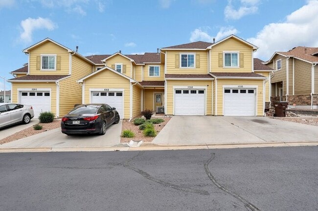 Photo - Oct Rent Free. 2 Bed 2.5 Bath 1 Car. Mins ...