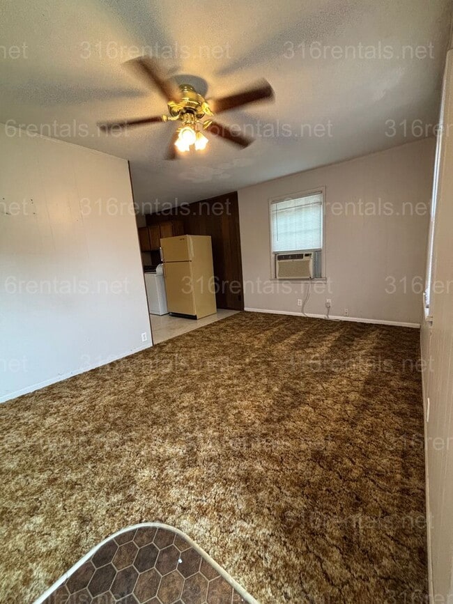 Building Photo - Two bed one bath available NOW!