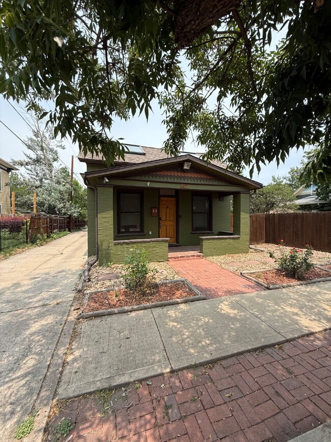 Building Photo - "Charming 2-Bed, 2-Bath Oasis in Denver’s Vibrant Locale – 1,313 Sq. Ft. of Cozy Elegance!"