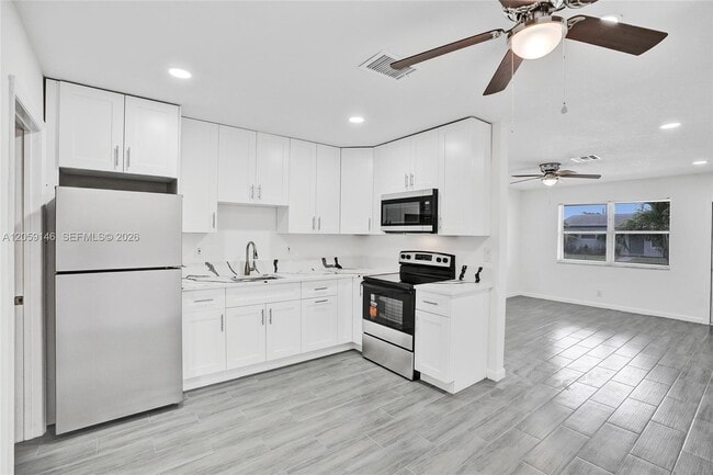 Building Photo - 5900 NW 19th St Unit B