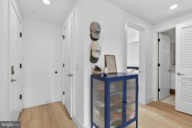 Building Photo - 2007 Cambridge St Unit 6