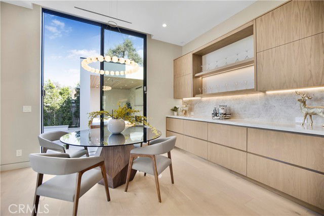 Photo - 5170 Amestoy Ave