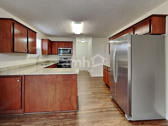 Photo - 1124 Emma May Point