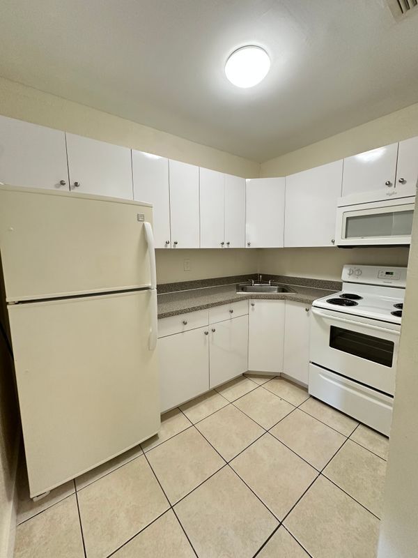 Building Photo - 609 NW 7th Ave Rental