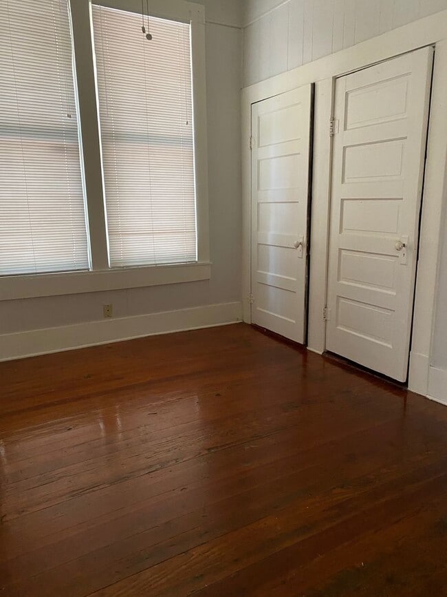Photo - Charming 3/1 House Walking Distance to Cam...