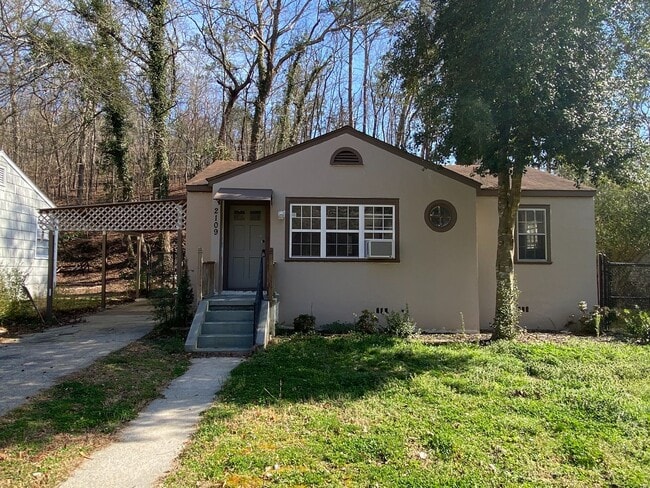 Building Photo - 2109 Thomas Ave