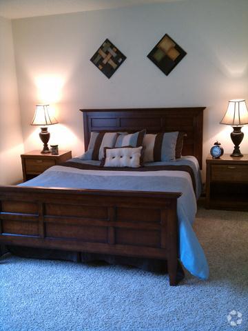 Bedroom - Montreal Courts