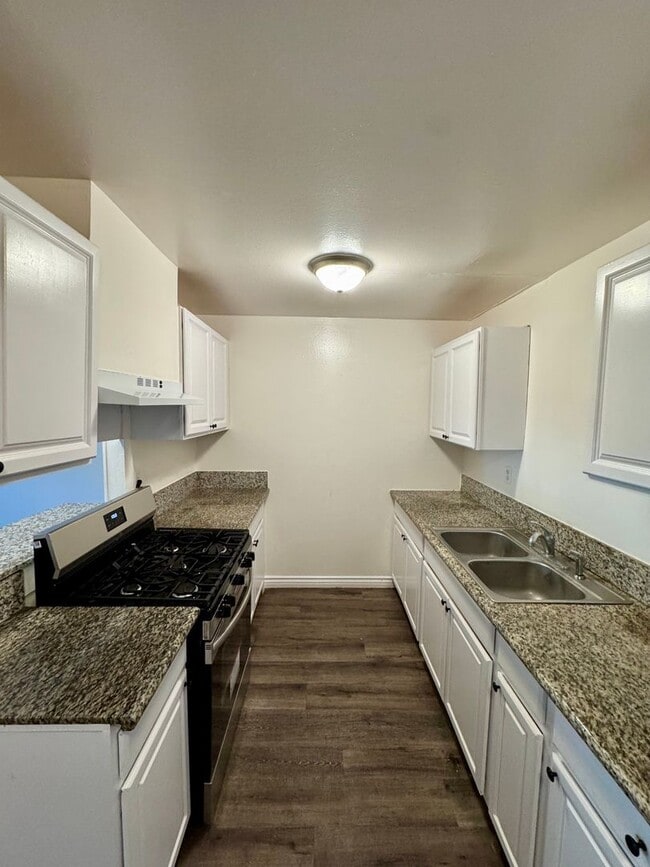 Photo - 17392 Queens Ln Unidad 3