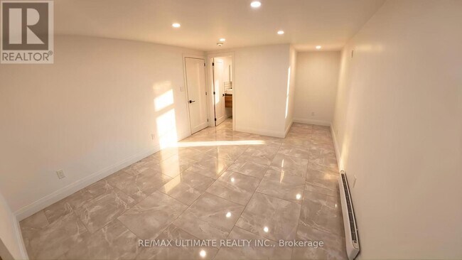 Photo - 610 Cartier Ave