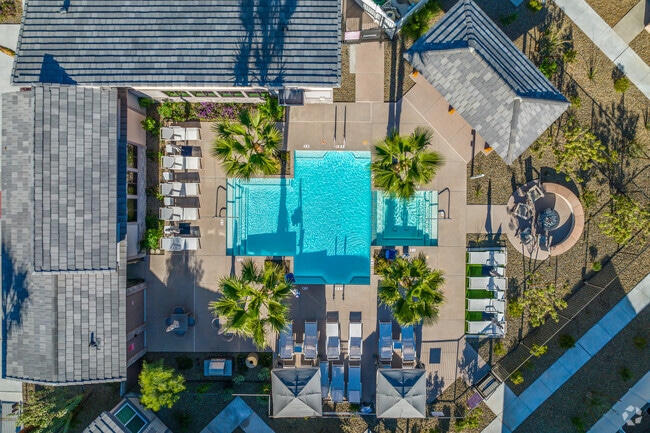 Building Photo - Grandstone at Sunrise