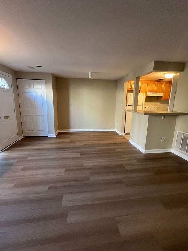 Photo - RENOVATED  2 LEVEL TOWNHOUSE WITH UPDATED ...