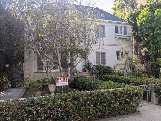 Building Photo - 451 N Oakhurst Dr