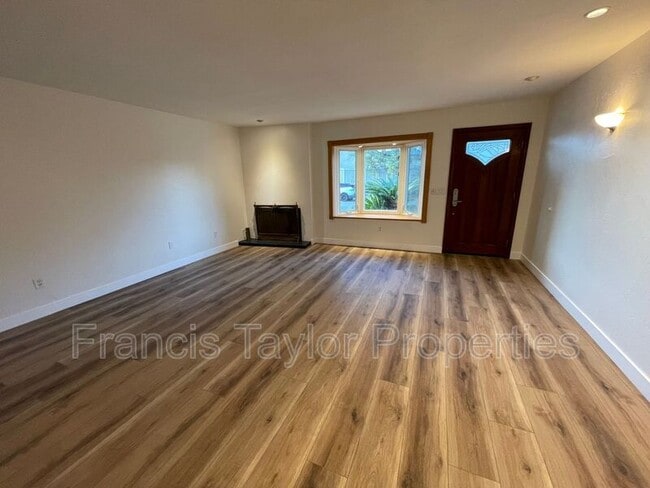 Photo - 1545 Kenora St