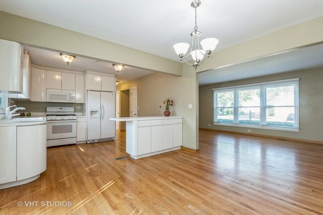 Photo - 920 Chaucer Way