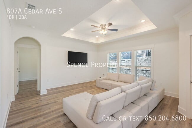 Photo - 807A Cedar Ave S