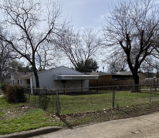 Photo - 3803 Poinsettia Dr