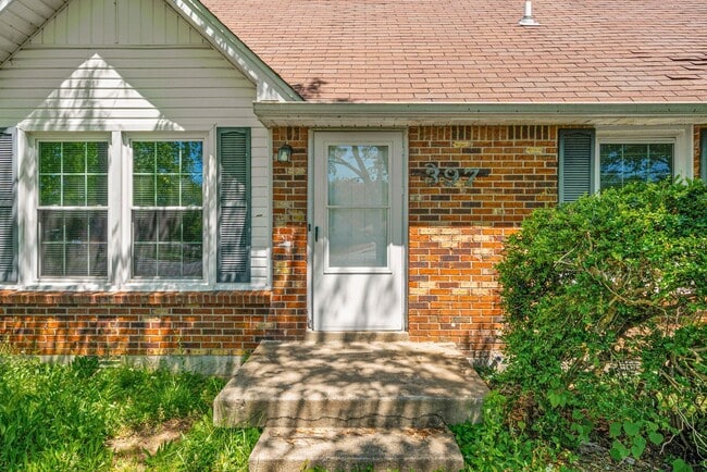 Photo - 4 Bedroom Pet Friendly Home For Rent Near Post!