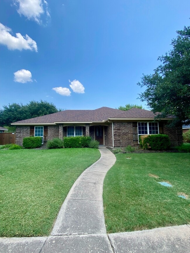 Building Photo - 2217 Brookside Dr Rental