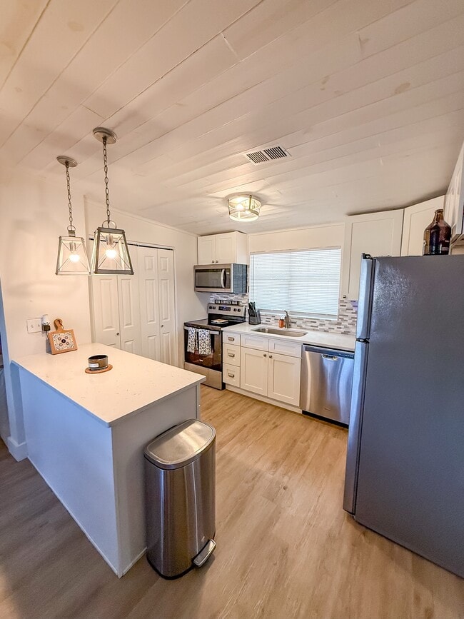 Photo - 76 Carson Dr NE