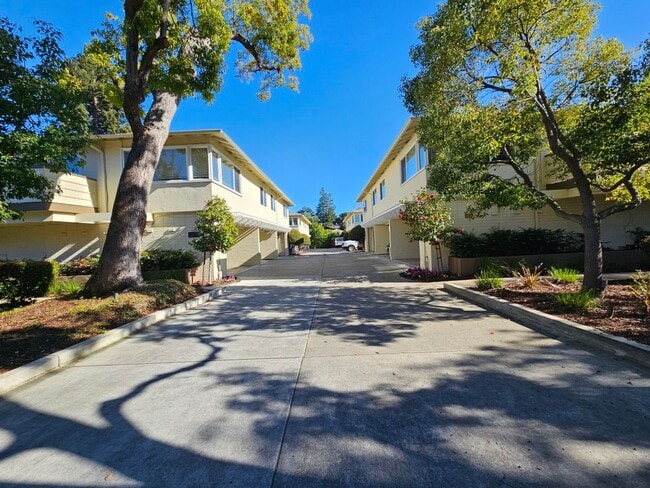 Building Photo - Updated 2 bedroom with in Unit 856 Rental