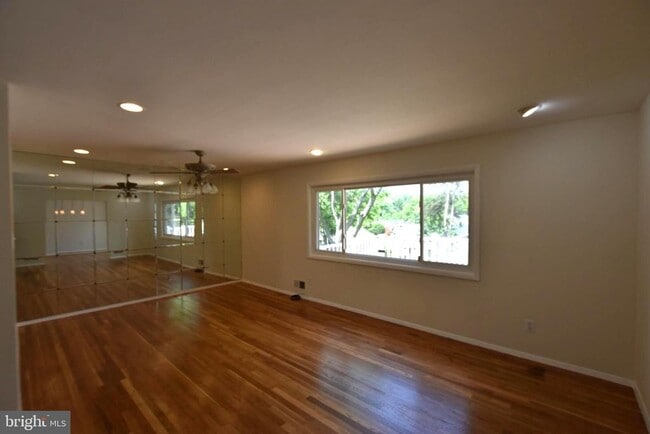 Photo - 4015 Heathfield Rd
