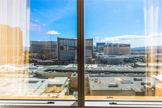 Photo - 2000 N Fashion Show Dr Unit 2203