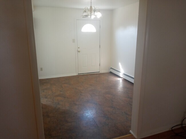 390 S Wagon Wheel Dr