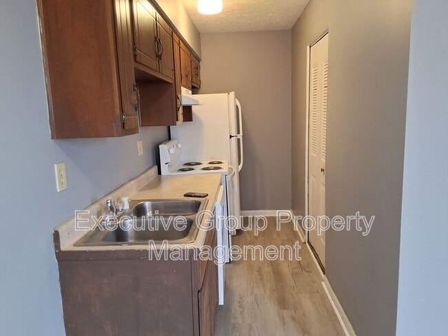 Photo - 246 Elmwood Dr