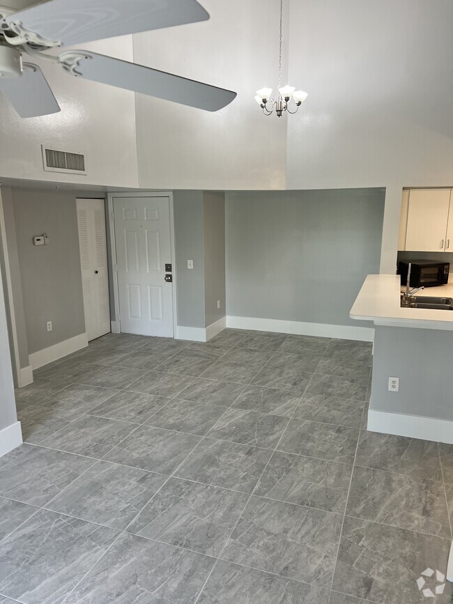 Building Photo - 1220 Wildwood Lakes Blvd Unit 304 Rental