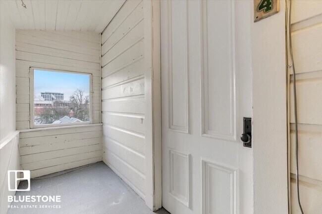 1527 SW Columbia St Unit 1527D