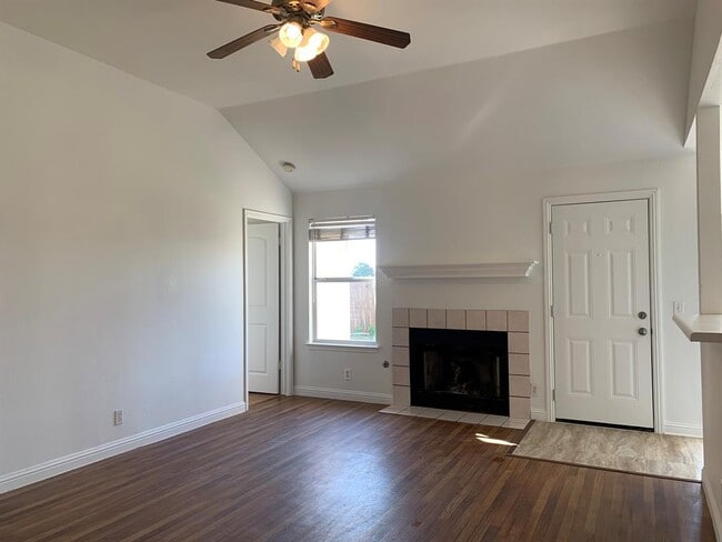 Photo - 210 Evergreen Cir