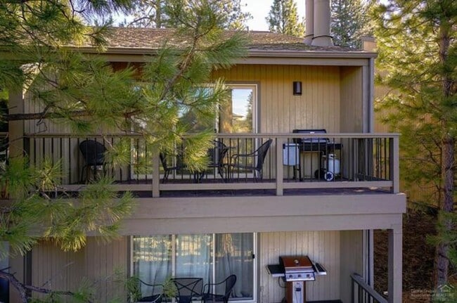 Photo - SWEET 2 BEDROOM, 1 BATH MT BACHELOR VILLAG... Unidad 221