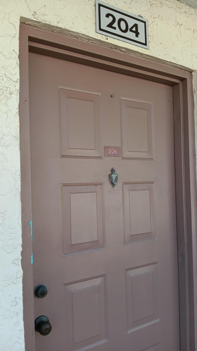 Building Photo - 14893 Wedgefield Dr Unit 204